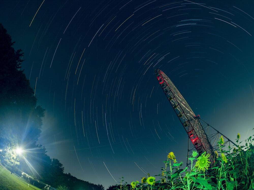 2025年8月公園の夜空澤村ホール