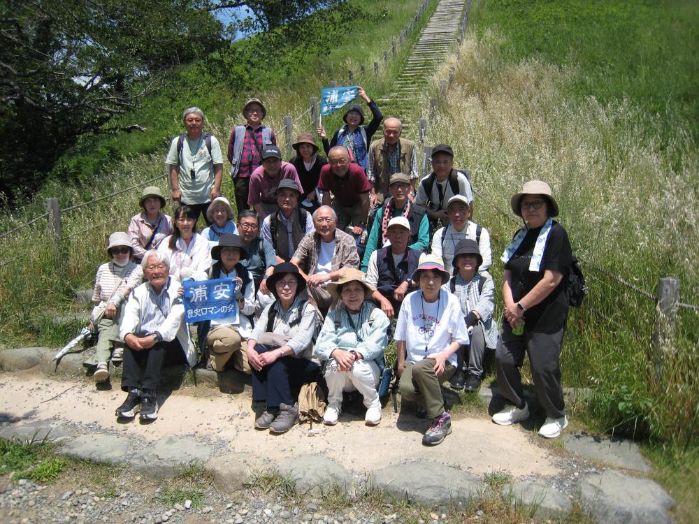 2026513丸墓山古墳前集合写真
